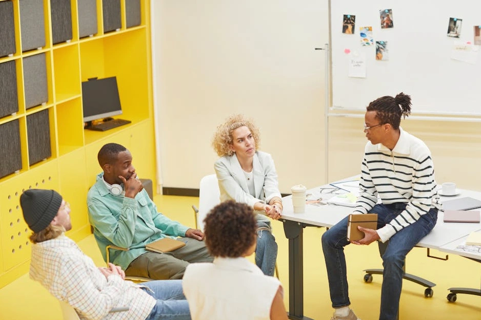 Zróżnicowany zespół ekspertów Ewolucja Lidera podczas kreatywnej burzy mózgów